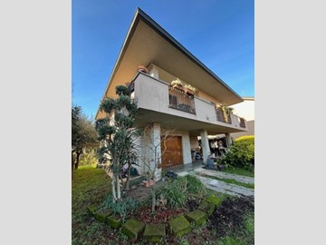 Villa in Vendita a Paderno Dugnano, 498'000&euro;, 244 m², con Box