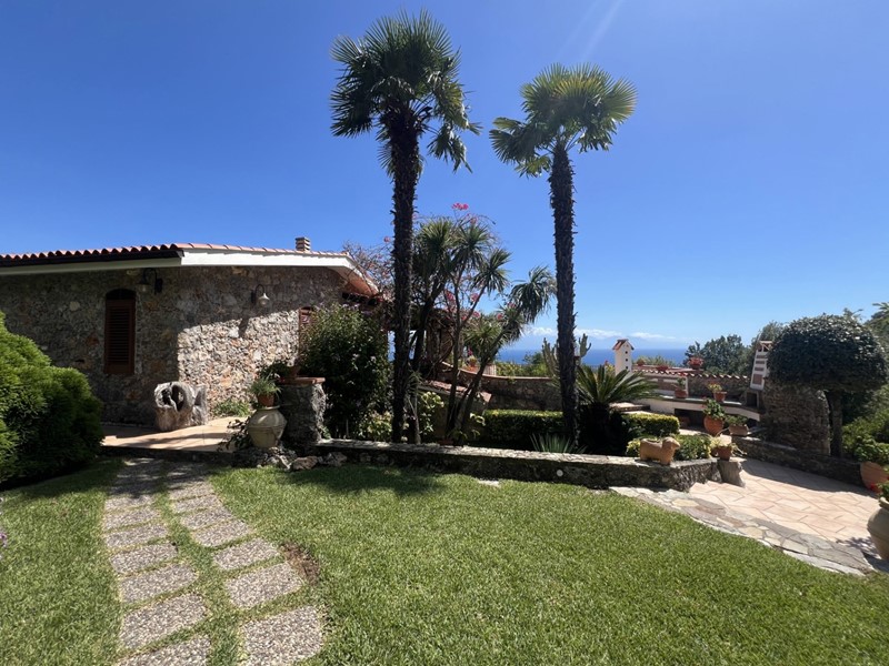 Villa in Vendita a San Giovanni a Piro, 136 m², arredato