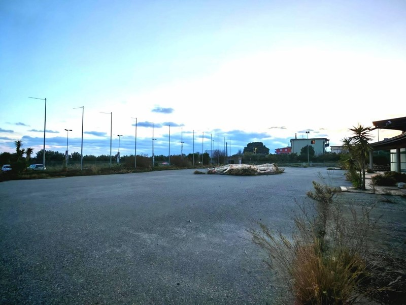 Capannone in Vendita a Sersale, 892'100&euro;, 1500 m²