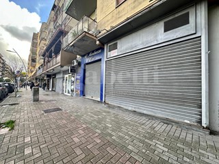 Negozio in Affitto a Marano di Napoli, 1'200&euro;, 30 m²