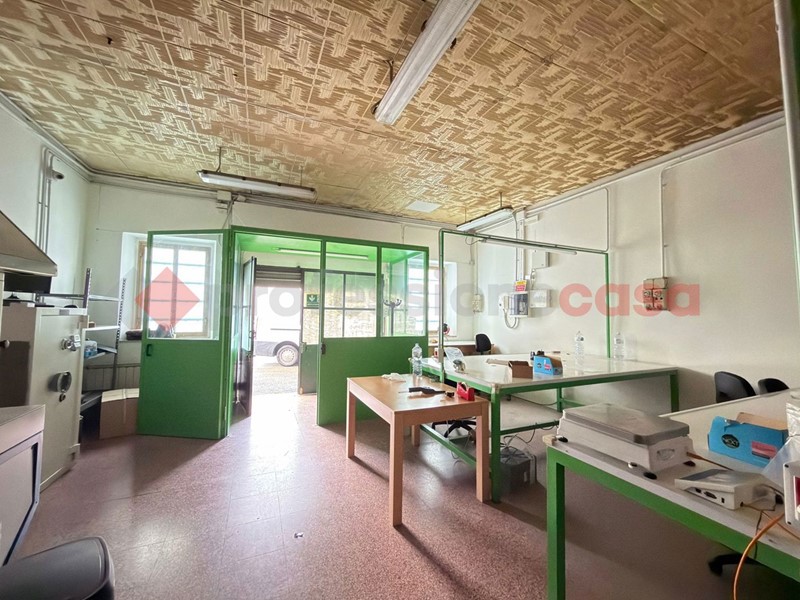 Laboratorio in Affitto a Capolona, 500&euro;, 66 m²