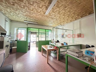 Laboratorio in Affitto a Capolona, 500&euro;, 66 m²