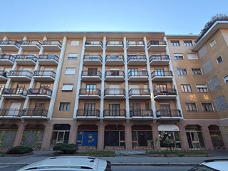 Appartamento in Vendita a Torino, 400'000&euro;, 200 m², con Box