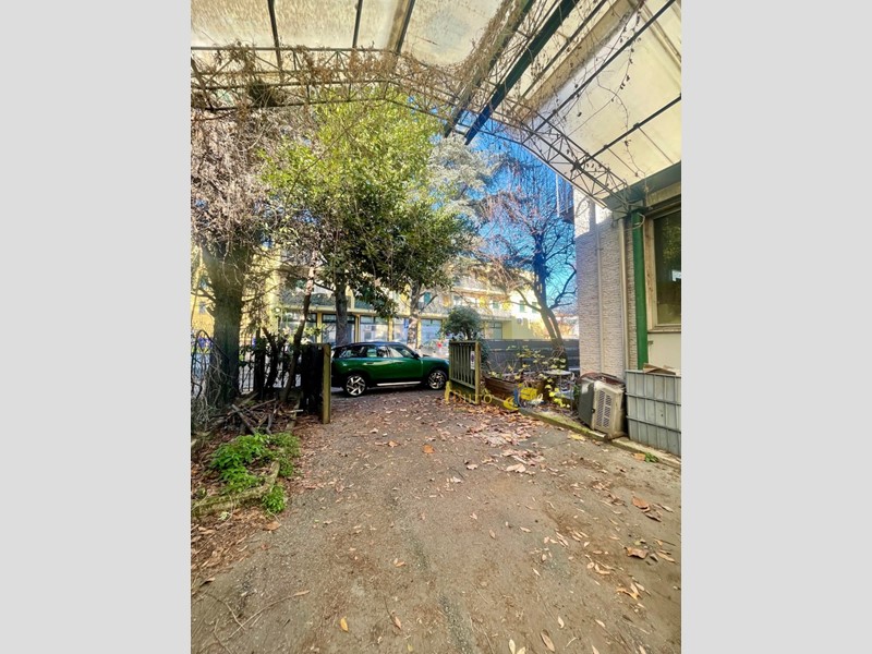 Capannone in Vendita a Parma, 110'000&euro;, 195 m²