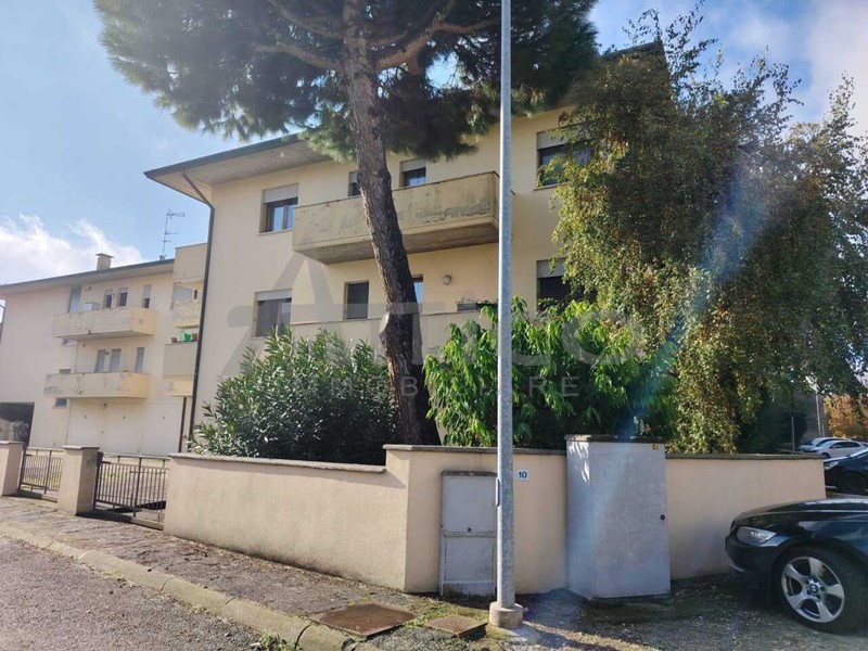 Appartamento in Vendita a Rovigo, zona S. Bortolo, 170'000&euro;, 125 m², con Box