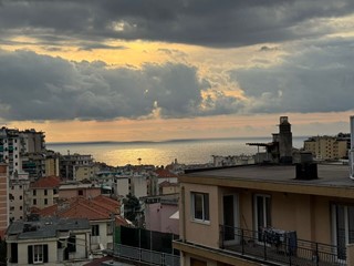 Appartamento in Vendita a Sanremo, zona Borgo Tinasso, 239'000&euro;, 102 m², arredato, con Box