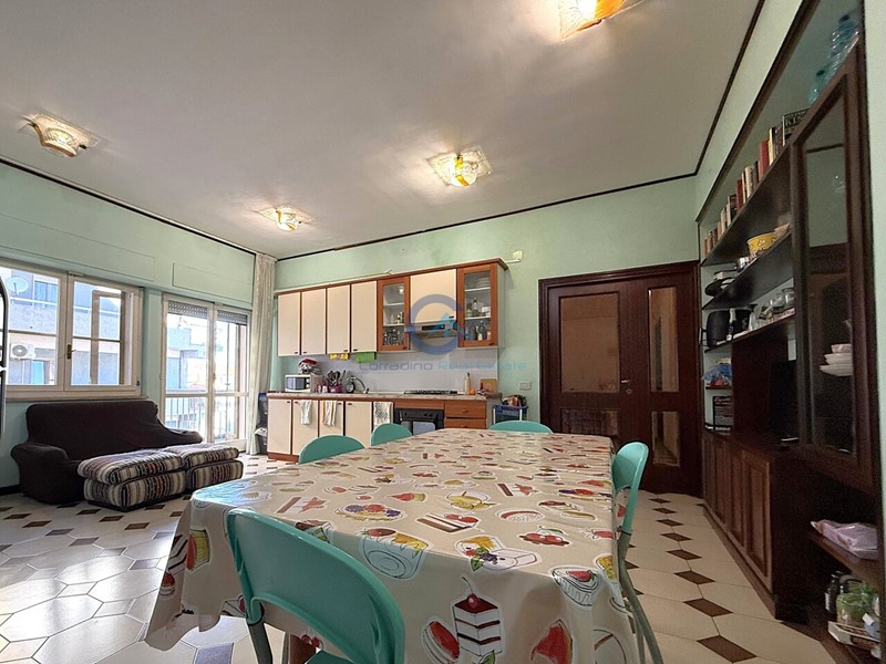 Appartamento in Vendita a Catanzaro, zona Lido Corso, 365'000&euro;, 185 m²