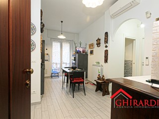 Appartamento in Vendita a Genova, zona Sestri Ponente, 110'000&euro;, 65 m²