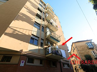Appartamento in Vendita a Genova, zona Sestri Ponente, 110'000&euro;, 65 m²