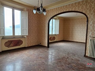 Appartamento in Vendita a Colle di Val D'Elsa, 260'000&euro;, 247 m²