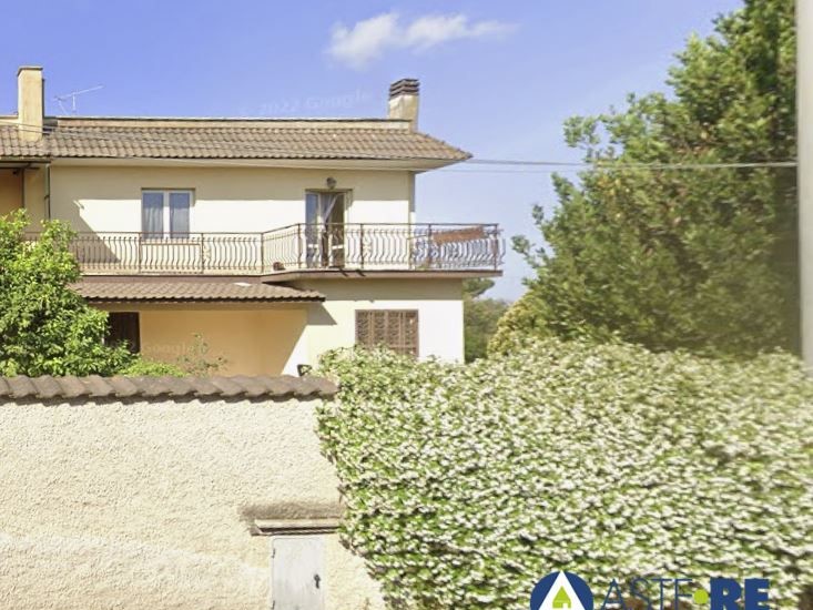 Villa in Vendita a Aprilia, 217'501&euro;, 292 m²