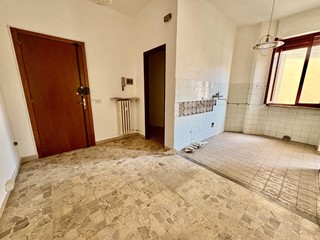 Quadrilocale in Vendita a Castelfiorentino, 95'000&euro;, 77 m², con Box