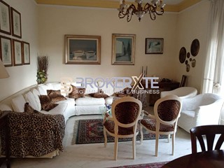 Appartamento in Vendita a Massa, zona Marina di Massa, 425'000&euro;, 85 m², arredato