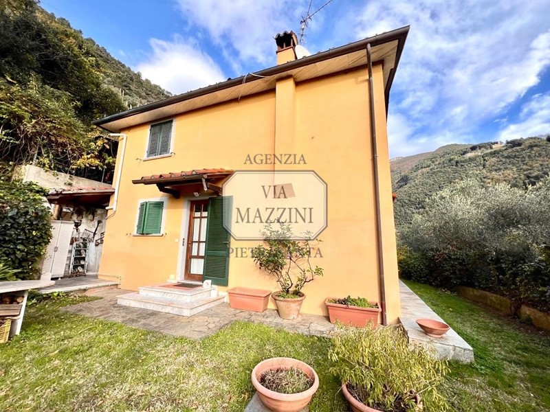 Casa di corte in Vendita a Pietrasanta, 450'000&euro;, 120 m²