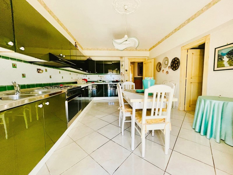 Appartamento in Vendita a Agrigento, 210'000&euro;, 167 m², arredato, con Box