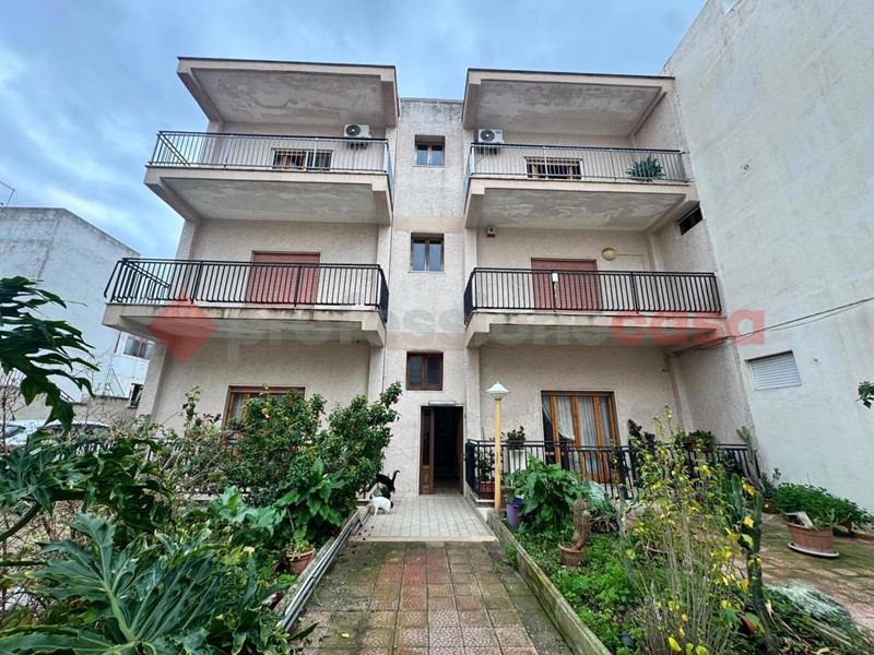 Quadrilocale in Vendita a Pulsano, 105'000&euro;, 136 m²