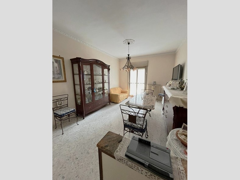 Quadrilocale in Vendita a Bari, 160'000&euro;, 130 m²