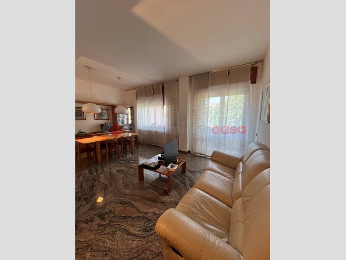 Appartamento in Affitto a Verona, 950&euro;, 135 m², arredato