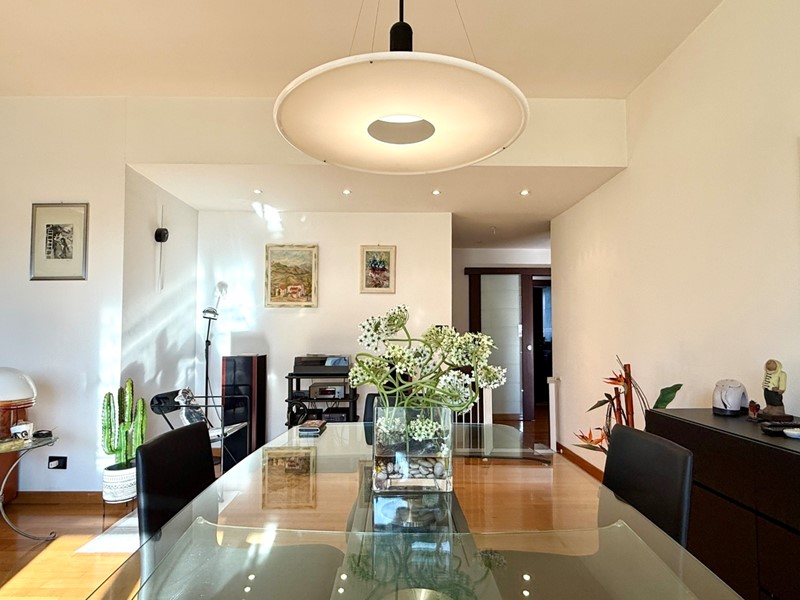 Appartamento in Vendita a Bologna, 450'000&euro;, 157 m², con Box