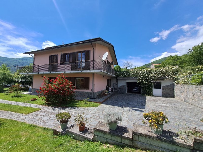 Casa Indipendente in Vendita a Tresana, 240'000&euro;, 273 m²