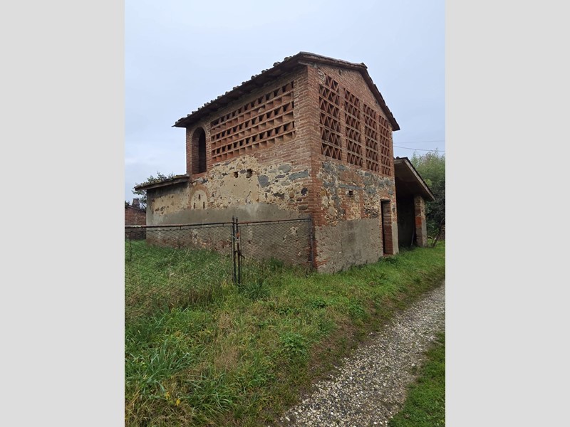 Casale in Vendita a Castelfranco di Sotto, zona Orentano, 68'000&euro;, 134 m²