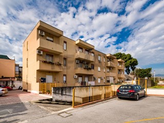 Quadrilocale in Vendita a Palermo, 90'000&euro;, 80 m²