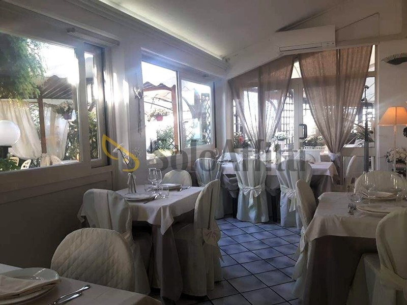 Attività commerciale in Affitto a Senigallia, zona Ciarnin, 2'700&euro;, 246 m², arredato