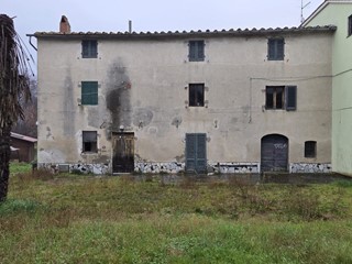 Casa Indipendente in Vendita a Castelfranco di Sotto, zona Orentano, 89'000&euro;, 240 m²