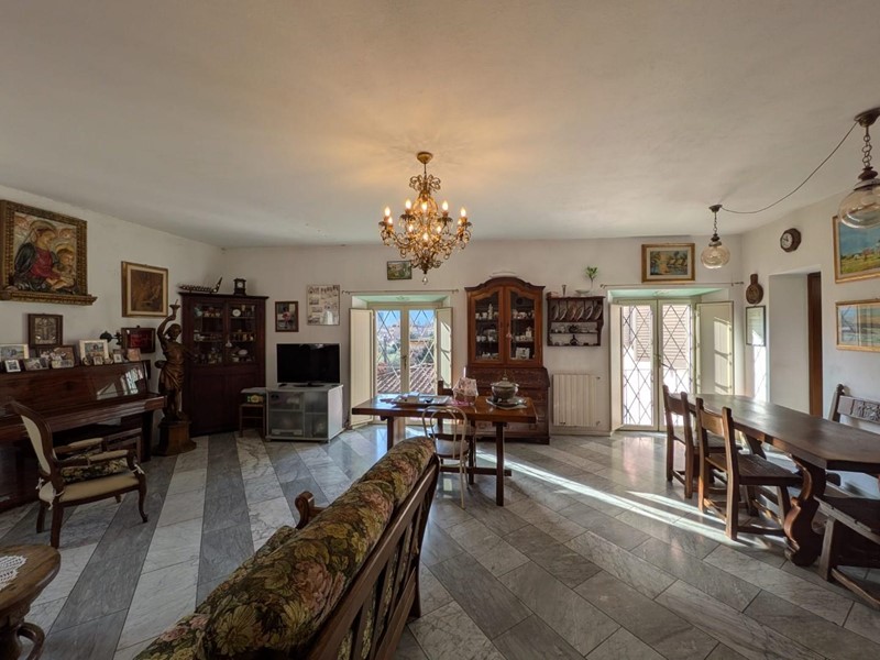 Quadrilocale in Vendita a Borgo a Mozzano, 100'000&euro;, 148 m²