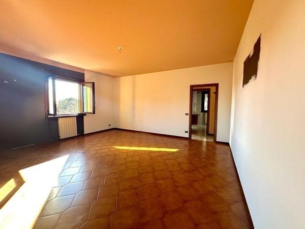Appartamento in Vendita a Montecarlo, 200'000&euro;, 90 m², con Box