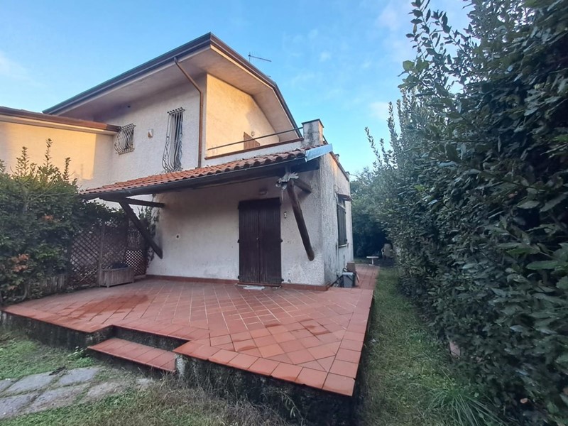 Casa Semi Indipendente in Affitto a Montignoso, zona Cinquale, 700&euro;, 65 m², arredato