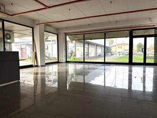 Immobile commerciale in Vendita a Porcari, 90'000&euro;, 90 m²