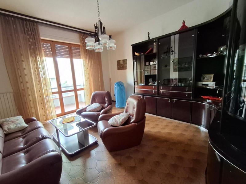 Appartamento in Vendita a Vinci, 270'000&euro;, 100 m², con Box