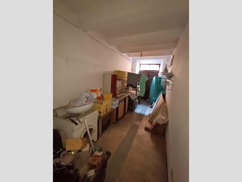 Immobile commerciale in Vendita a Carrara, zona Avenza, 15'000&euro;, 19 m²