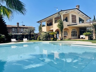 Villa in Affitto a Seravezza, 25'000&euro;, 480 m², arredato