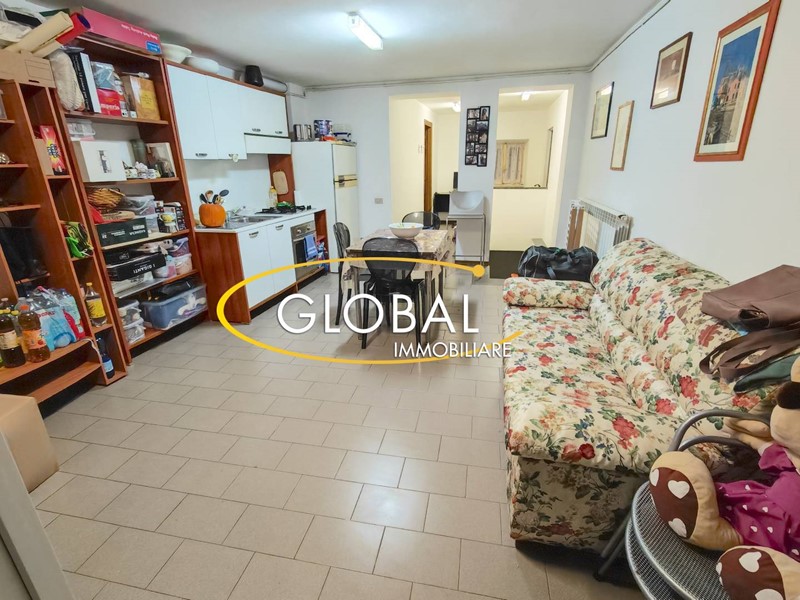 Trilocale in Vendita a Ancona, 83'000&euro;, 118 m²