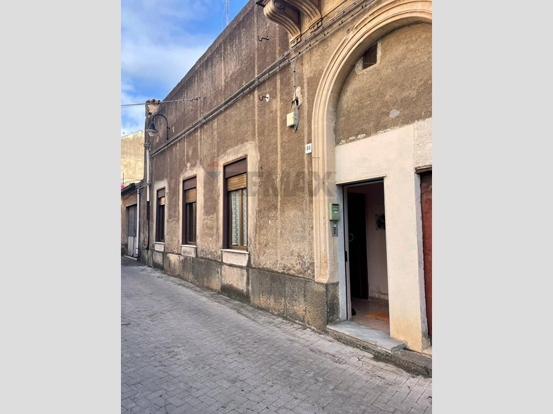Casa Indipendente in Vendita a Acireale, 145'000&euro;, 100 m²