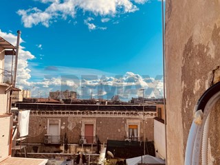 Bilocale in Vendita a Napoli, 128'000&euro;, 65 m²