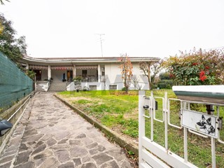 Casa Semi Indipendente in Vendita a Suzzara, 262'000&euro;, 260 m²