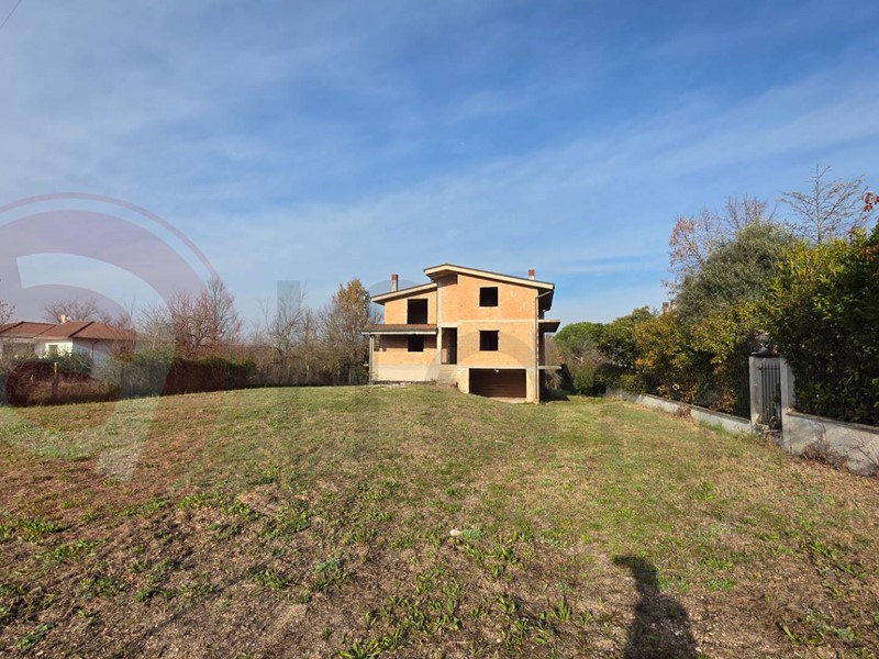 Rustico in Vendita a Arce, 138'000&euro;, 480 m²