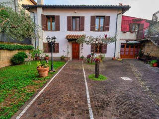 Villa in Vendita a Roma, 1'240'000&euro;, 300 m²