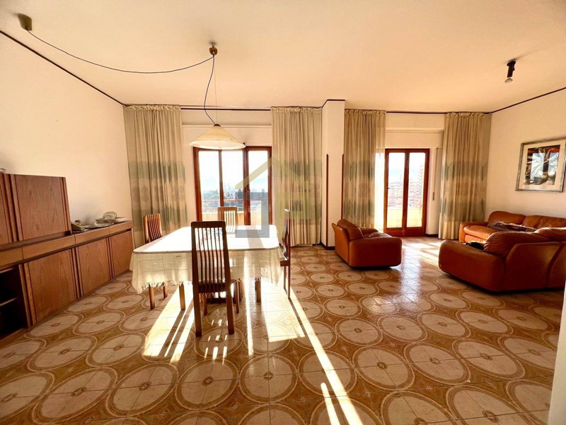 Appartamento in Vendita a Palermo, 340'000&euro;, 169 m²