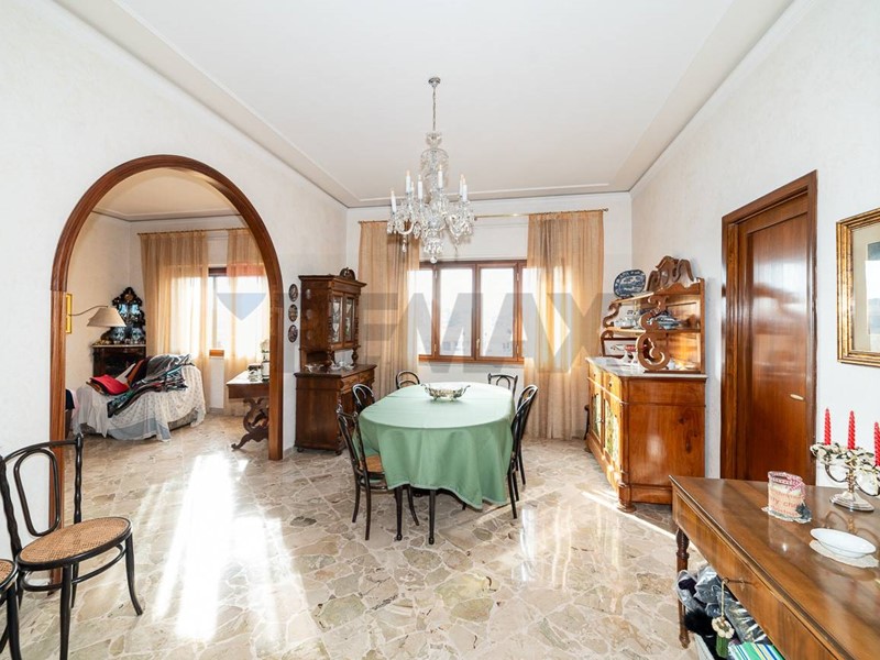Appartamento in Vendita a Acireale, 240'000&euro;, 221 m²