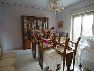 Appartamento in Vendita a Catania, 75'000&euro;, 114 m²