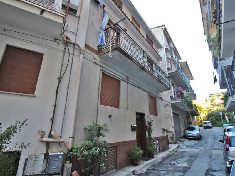 Trilocale in Vendita a Altofonte, 69'000&euro;, 75 m²