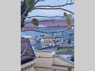 Appartamento in Vendita a Napoli, 620'000&euro;, 190 m²