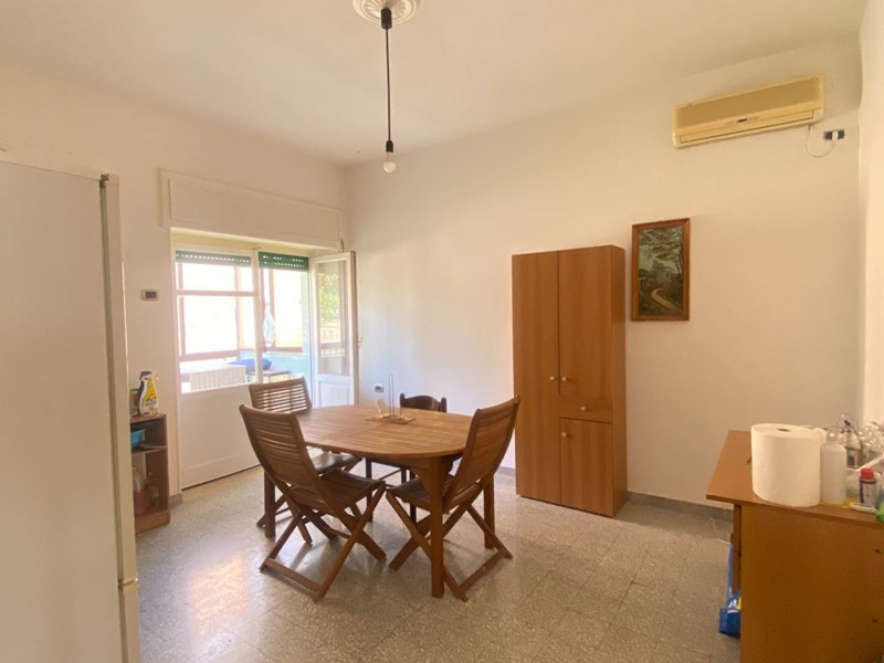 Appartamento in Vendita a Taranto, 75'000&euro;, 110 m²