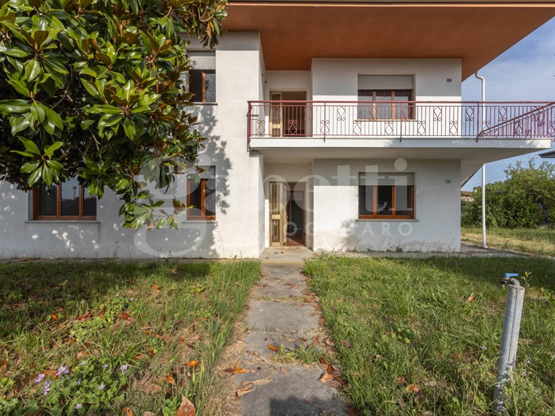 Quadrilocale in Vendita a Gruaro, 80'000&euro;, 160 m²