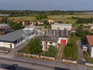 Casa Indipendente in Vendita a Gruaro, 240'000&euro;, 320 m²