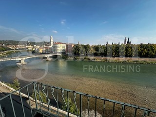 Appartamento in Vendita a Verona, 590'000&euro;, 180 m²